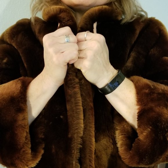 Vintage fur capelet with sleeves - Picture 6 of 9